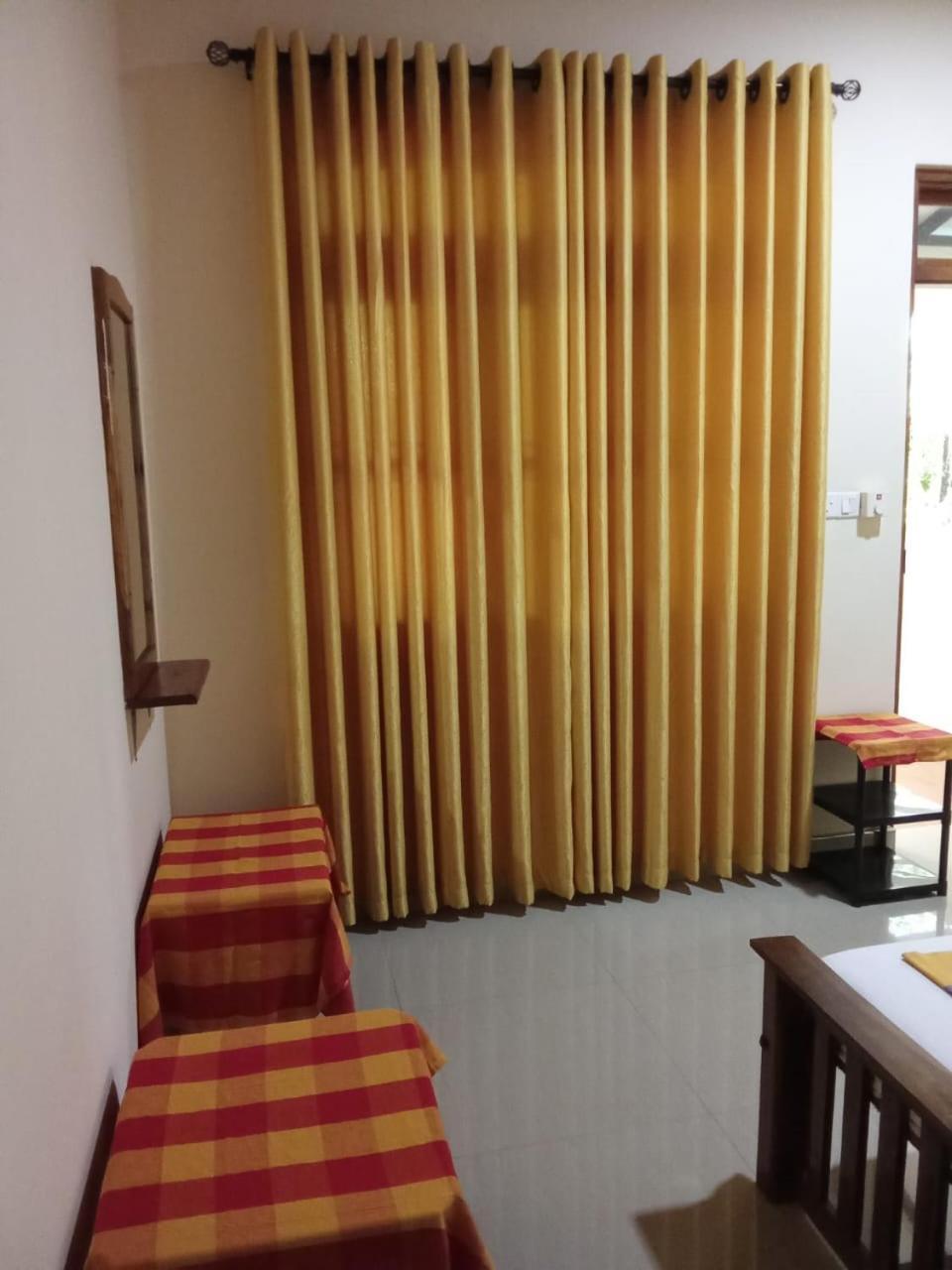 Udesh Guest Hotel Polonnaruwa Værelse billede